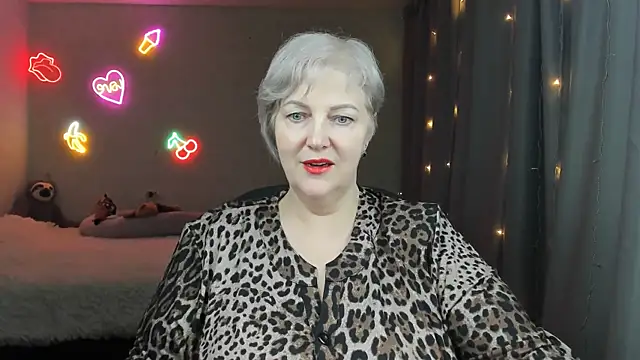Mary-Leee online show from April 4, 5:32 pm