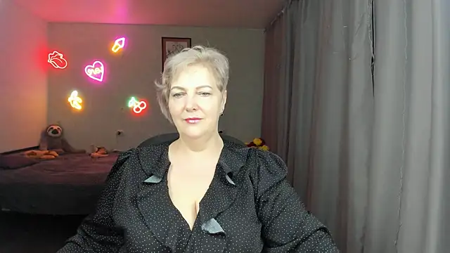 Mary-Leee online show from June 5, 8:03 pm