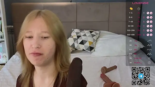 Snapshot of Mira_Berto chatting on April 11, 6:18 am Mira Berto online show from April 11, 6:18 am