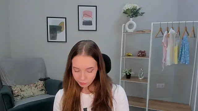 Snapshot of Nina_Crown chatting on March 23, 1:26 pm Nina Crown online show from March 23, 1:26 pm