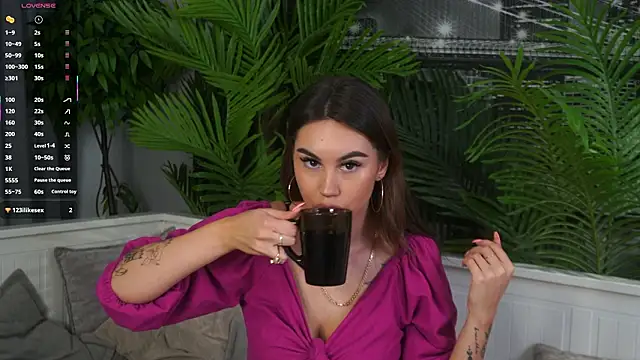 Snapshot of JulyMilky chatting on March 18, 3:37 pm JulyMilky online show from March 18, 3:37 pm