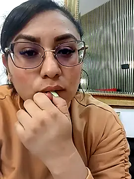 Snapshot of Melie_me chatting on March 12, 11:05 am Melie me online show from March 12, 11:05 am