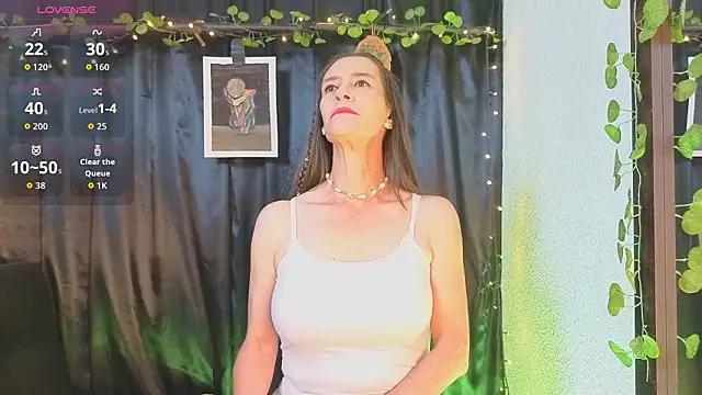 Snapshot of LeanaMaturee chatting on March 20, 12:21 pm LeanaMaturee online show from March 20, 12:21 pm