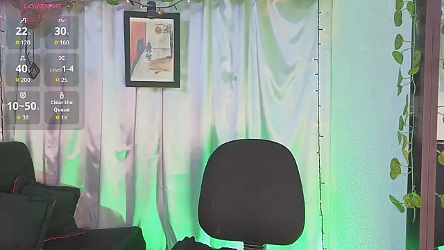 Snapshot of LeanaMaturee chatting on March 28, 12:05 pm LeanaMaturee online show from March 28, 12:05 pm