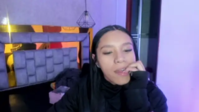 miiaboss  online show from March 27, 11:10 am