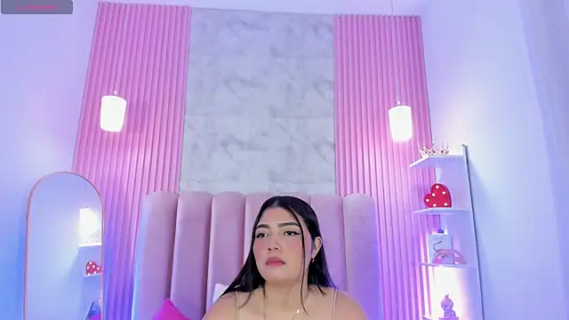 ArianaRougee online show from June 12, 4:22 am