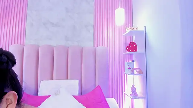 ArianaRougee online show from June 24, 4:22 am