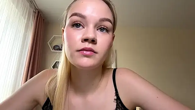 Snapshot of MiaCashe chatting on May 27, 12:13 pm MiaCashe online show from May 27, 12:13 pm