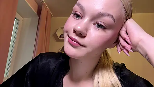 Snapshot of MiaCashe chatting on July 1, 3:12 pm MiaCashe online show from July 1, 3:12 pm