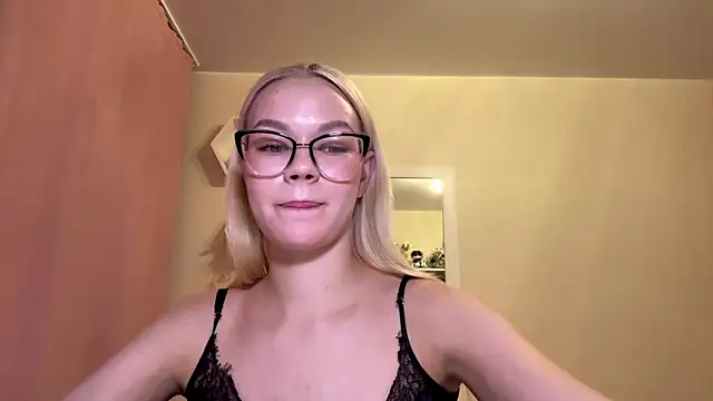 Snapshot of MiaCashe chatting on July 7, 5:06 pm MiaCashe online show from July 7, 5:06 pm