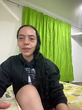 Snapshot of Maluxx333 chatting on February 25, 4:11 am Maluxx333 online show from February 25, 4:11 am