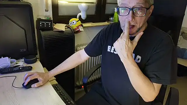 Snapshot of loenne1 chatting on March 14, 10:15 pm loenne1 online show from March 14, 10:15 pm