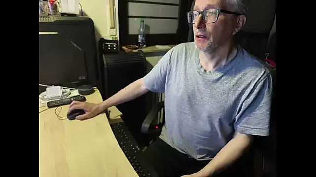 Snapshot of loenne1 chatting on March 28, 9:47 pm loenne1 online show from March 28, 9:47 pm