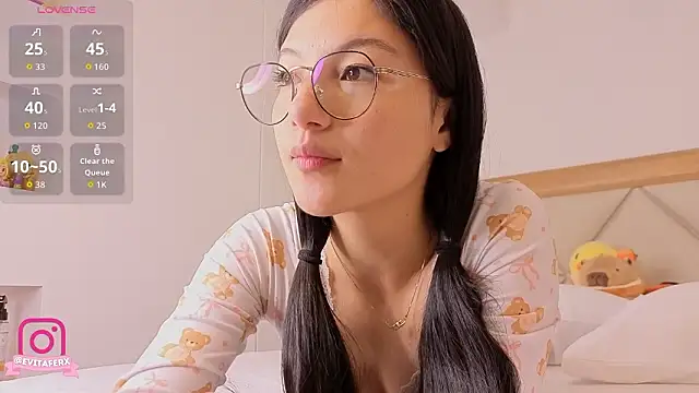 Snapshot of eva_depp_ chatting on March 12, 10:21 am eva depp online show from March 12, 10:21 am