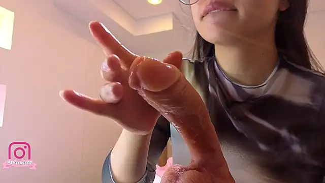 Snapshot of eva_depp_ chatting on May 10, 10:31 am eva depp online show from May 10, 10:31 am