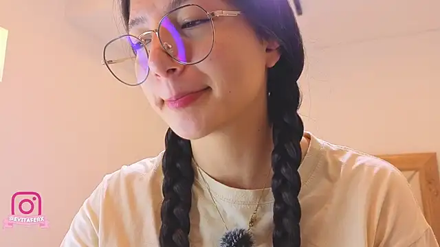 Snapshot of eva_depp_ chatting on May 19, 10:32 am eva depp online show from May 19, 10:32 am