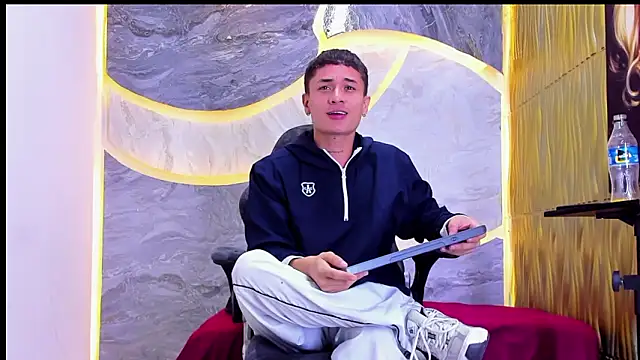 Matheus Ic  online show from March 4, 8:26 pm