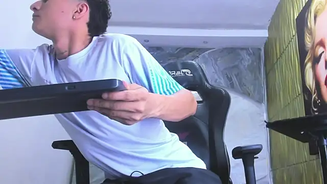 Matheus Ic  online show from March 28, 7:35 pm