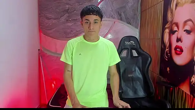 Matheus Ic  online show from April 8, 8:31 pm