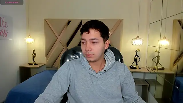 Snapshot of Julian_Smith21 chatting on February 24, 12:14 pm Julian Smith21 online show from February 24, 12:14 pm