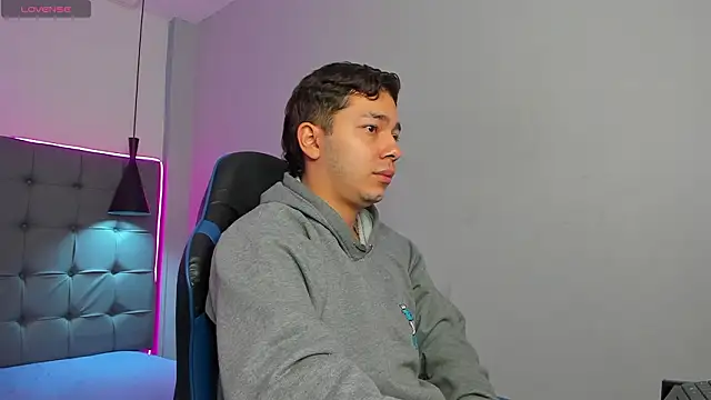 Snapshot of Julian_Smith21 chatting on February 25, 12:15 pm Julian Smith21 online show from February 25, 12:15 pm