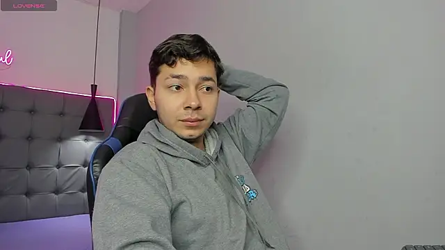 Snapshot of Julian_Smith21 chatting on February 27, 12:27 pm Julian Smith21 online show from February 27, 12:27 pm