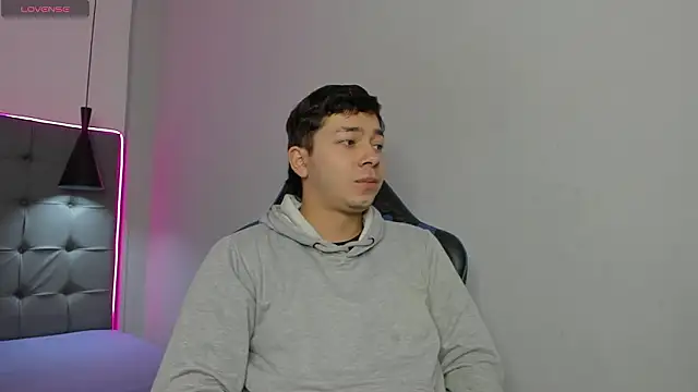 Snapshot of Julian_Smith21 chatting on March 3, 12:33 pm Julian Smith21 online show from March 3, 12:33 pm