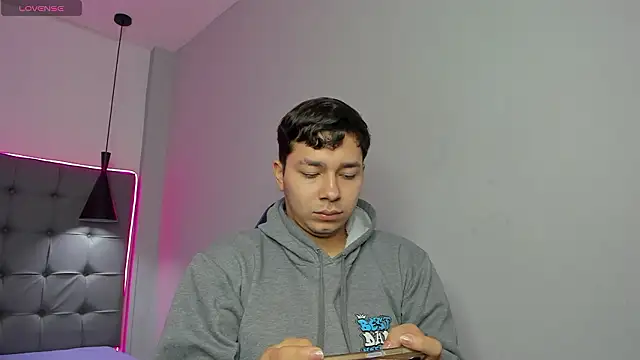 Snapshot of Julian_Smith21 chatting on March 4, 12:22 pm Julian Smith21 online show from March 4, 12:22 pm