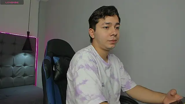 Snapshot of Julian_Smith21 chatting on March 8, 4:11 pm Julian Smith21 online show from March 8, 4:11 pm