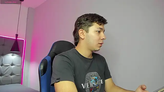 Snapshot of Julian_Smith21 chatting on March 9, 1:37 pm Julian Smith21 online show from March 9, 1:37 pm