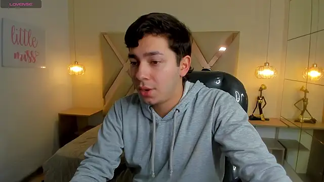 Snapshot of Julian_Smith21 chatting on March 15, 3:40 pm Julian Smith21 online show from March 15, 3:40 pm