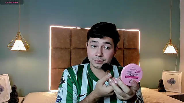 Snapshot of Julian_Smith21 chatting on March 17, 12:52 pm Julian Smith21 online show from March 17, 12:52 pm