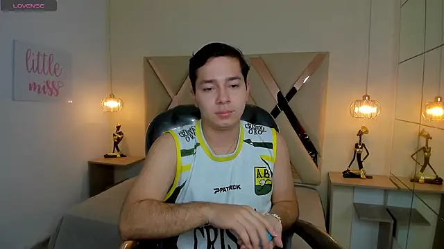 Snapshot of Julian_Smith21 chatting on March 18, 12:52 pm Julian Smith21 online show from March 18, 12:52 pm