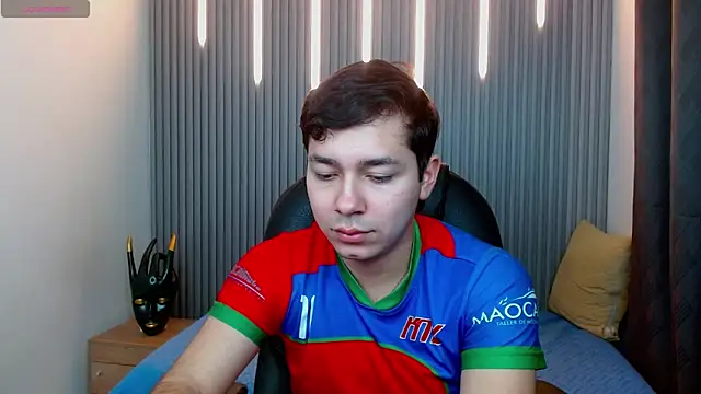 Snapshot of Julian_Smith21 chatting on March 23, 2:59 am Julian Smith21 online show from March 23, 2:59 am