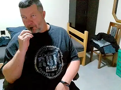 Snapshot of pozitiva000 chatting on June 12, 8:52 pm pozitiva000 online show from June 12, 8:52 pm