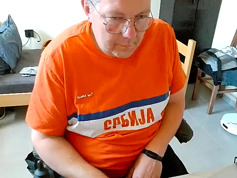 Snapshot of pozitiva000 chatting on June 28, 10:43 am pozitiva000 online show from June 28, 10:43 am