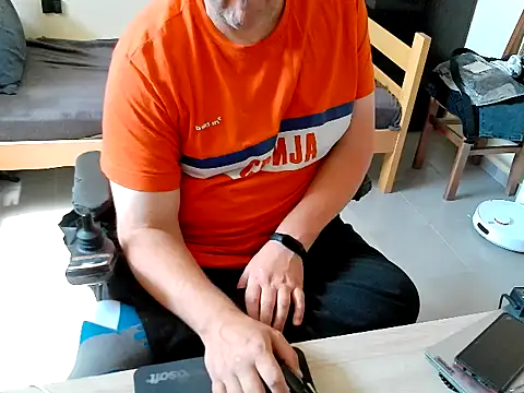 Snapshot of pozitiva000 chatting on June 30, 1:23 pm pozitiva000 online show from June 30, 1:23 pm