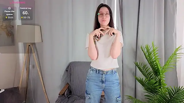 DoraWhitrock online show from March 28, 3:06 am