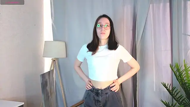 DoraWhitrock online show from April 3, 3:04 am