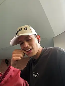 Snapshot of HarryGaze chatting on February 25, 1:10 pm HarryGaze online show from February 25, 1:10 pm