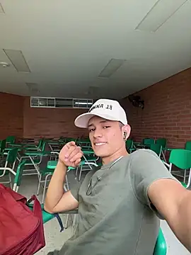 Snapshot of HarryGaze chatting on March 2, 2:57 pm HarryGaze online show from March 2, 2:57 pm