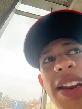 Snapshot of HarryGaze chatting on March 24, 5:18 pm HarryGaze online show from March 24, 5:18 pm