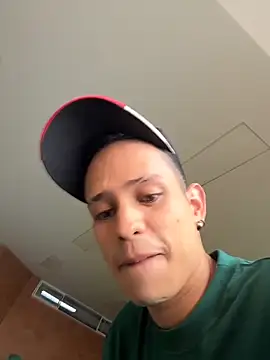 Snapshot of HarryGaze chatting on March 28, 8:08 pm HarryGaze online show from March 28, 8:08 pm