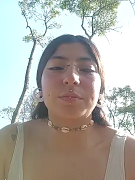 Snapshot of Little_Sweett chatting on March 4, 1:28 pm Little Sweett online show from March 4, 1:28 pm