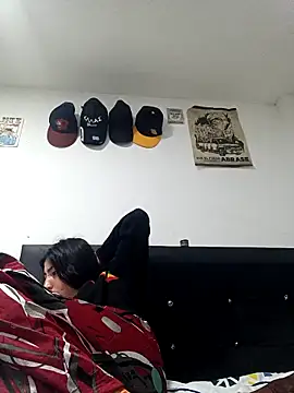 Snapshot of Little_Sweett chatting on March 19, 9:41 pm Little Sweett online show from March 19, 9:41 pm