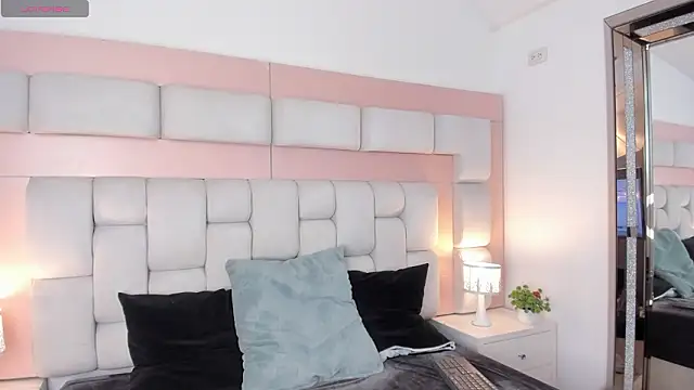 Thiago Jones1 online show from March 26, 7:30 pm