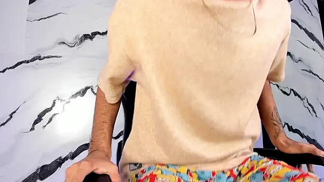 Snapshot of CarlosHotVibes chatting on March 29, 1:33 pm CarlosHotVibes online show from March 29, 1:33 pm