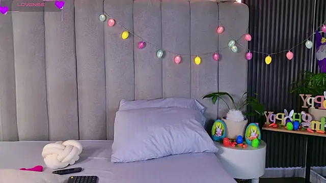 AlessiaAuren online show from March 28, 4:17 pm