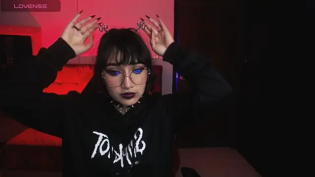 Aura cute  online show from June 14, 3:52 am