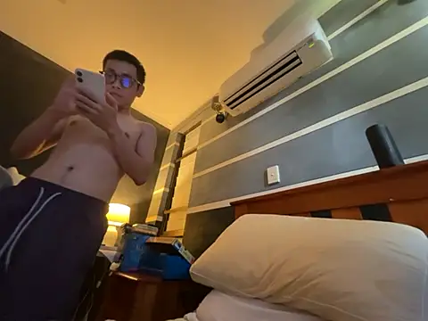 Snapshot of Peter070395 chatting on February 22, 6:35 am Peter070395 online show from February 22, 6:35 am